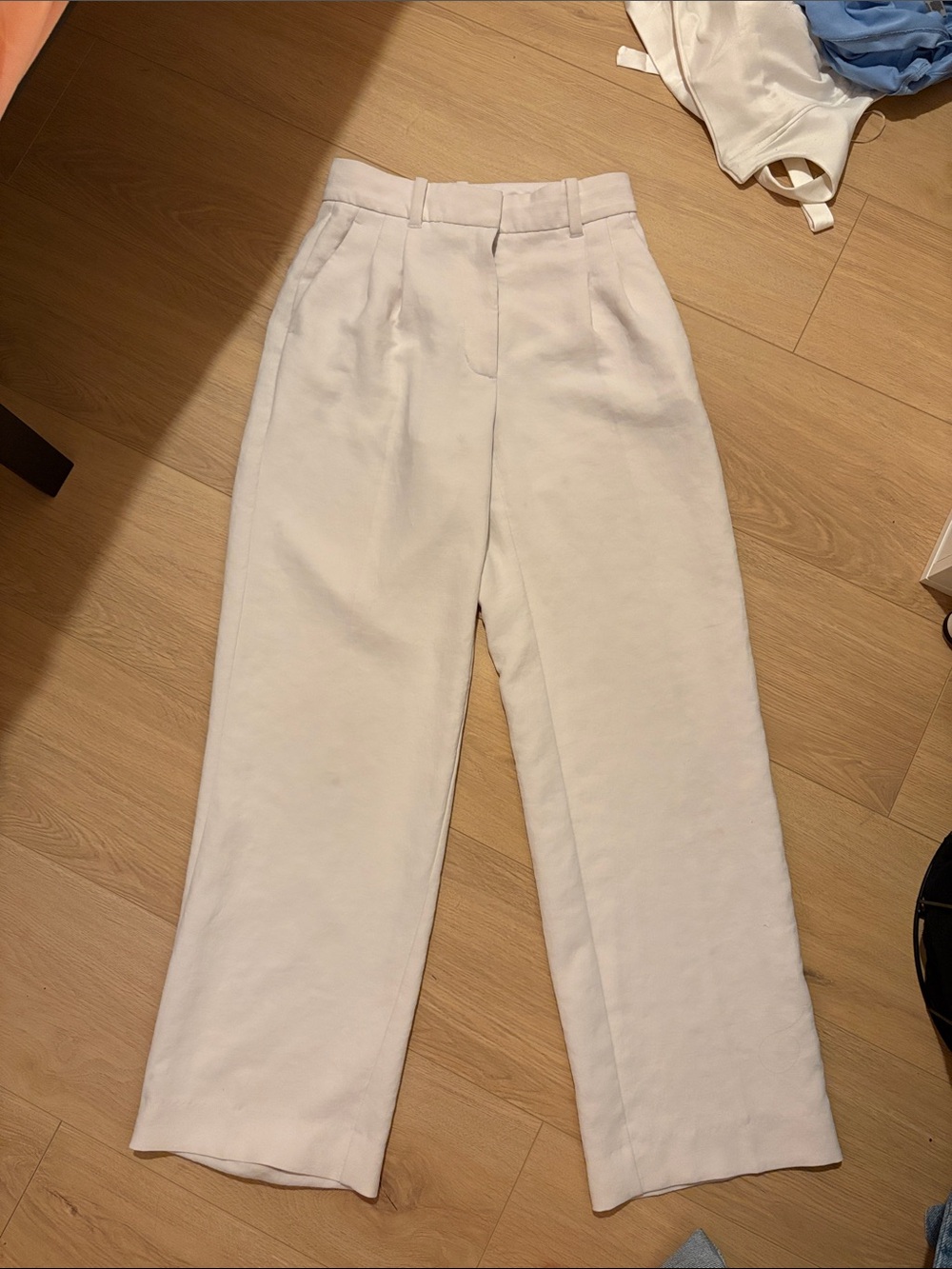Aritzia Wilfred effortless pants short